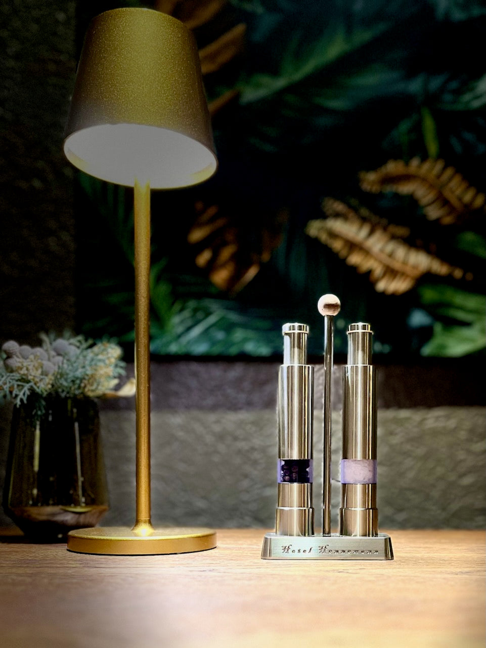 Edelstahl Salz- und Pfefferstreuer im Sockel